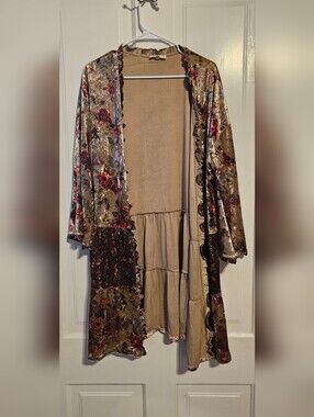 easel Floral Velvet Open-Front Cardigan in Beige and Burgundy